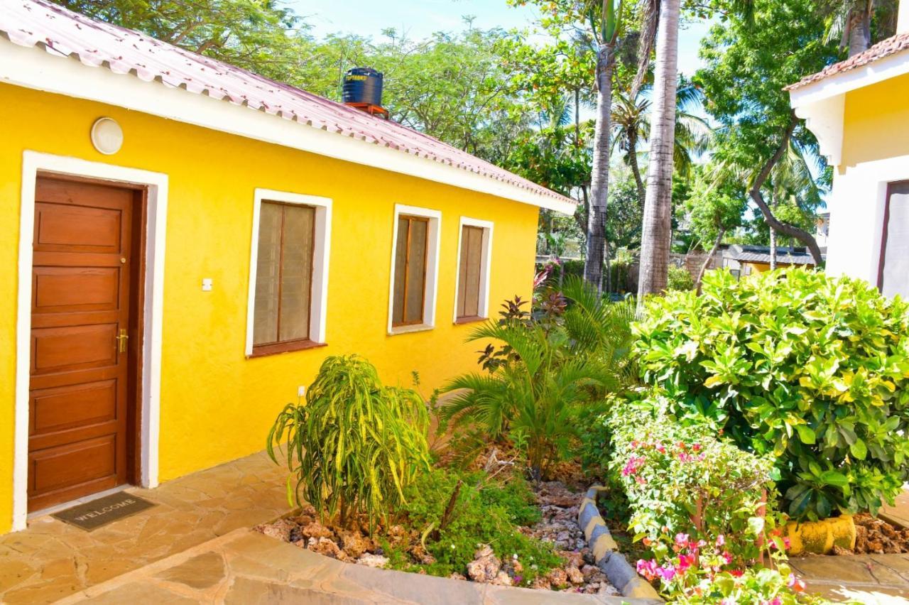 Apartmenthaus Salama Villen In Diani Playa de Diani Exterior foto