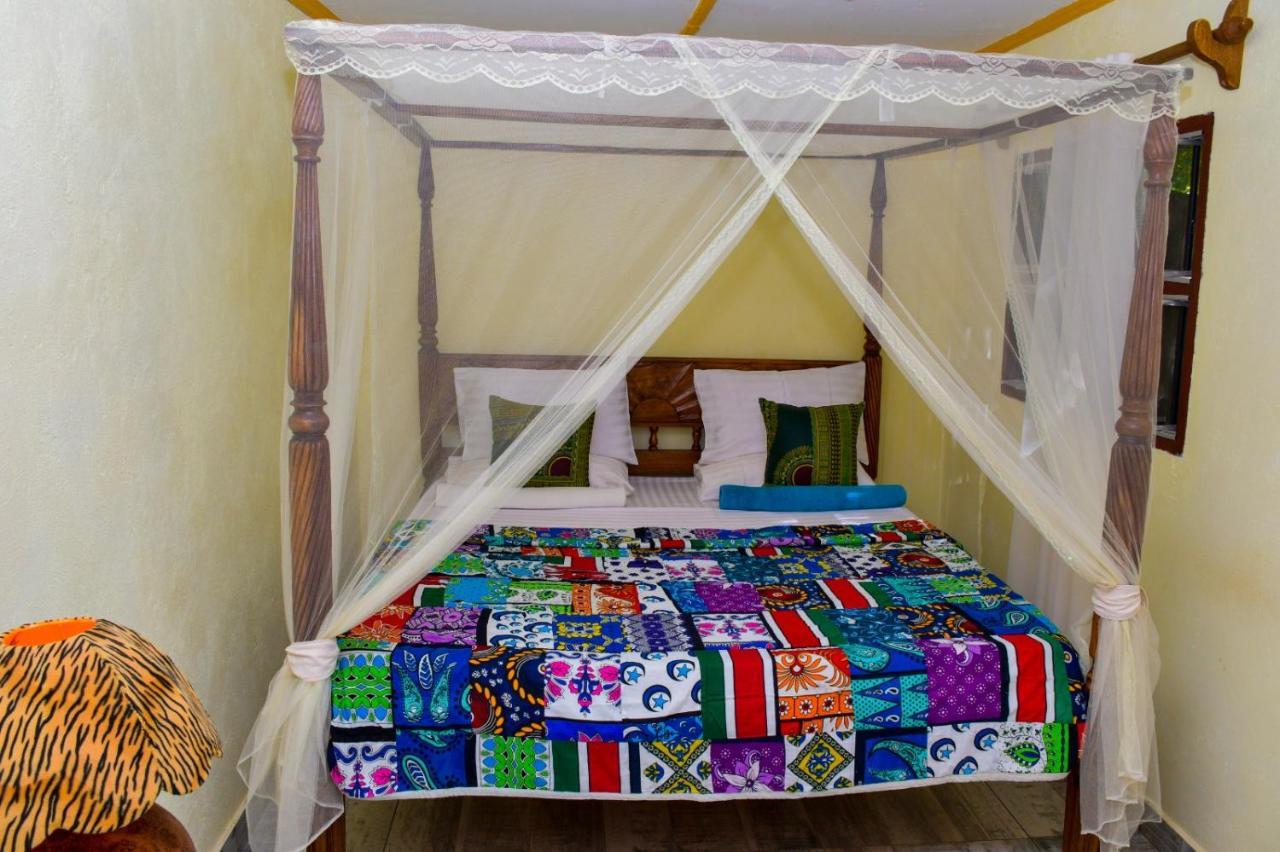 Apartmenthaus Salama Villen In Diani Playa de Diani Exterior foto